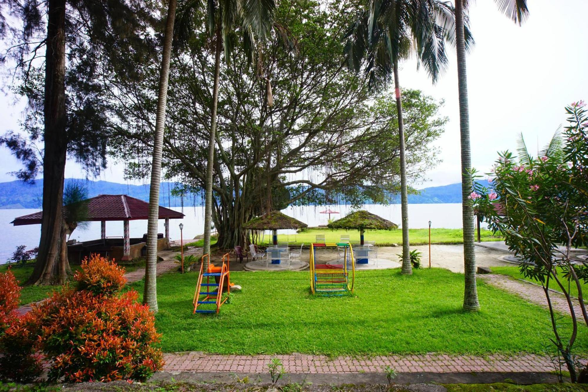 Hotel Pandu Lakeside Tuktuk Bagian luar foto