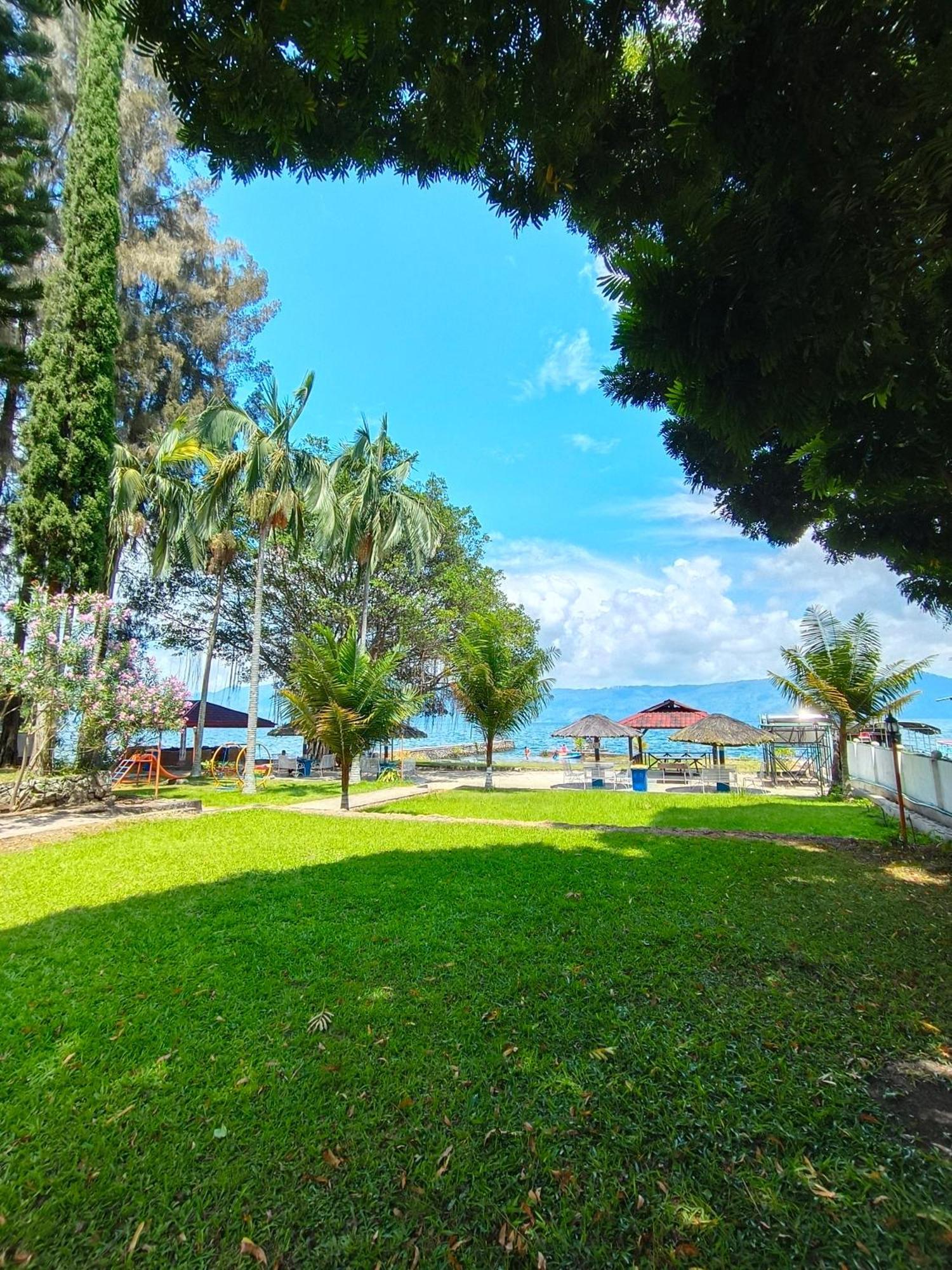 Hotel Pandu Lakeside Tuktuk Bagian luar foto