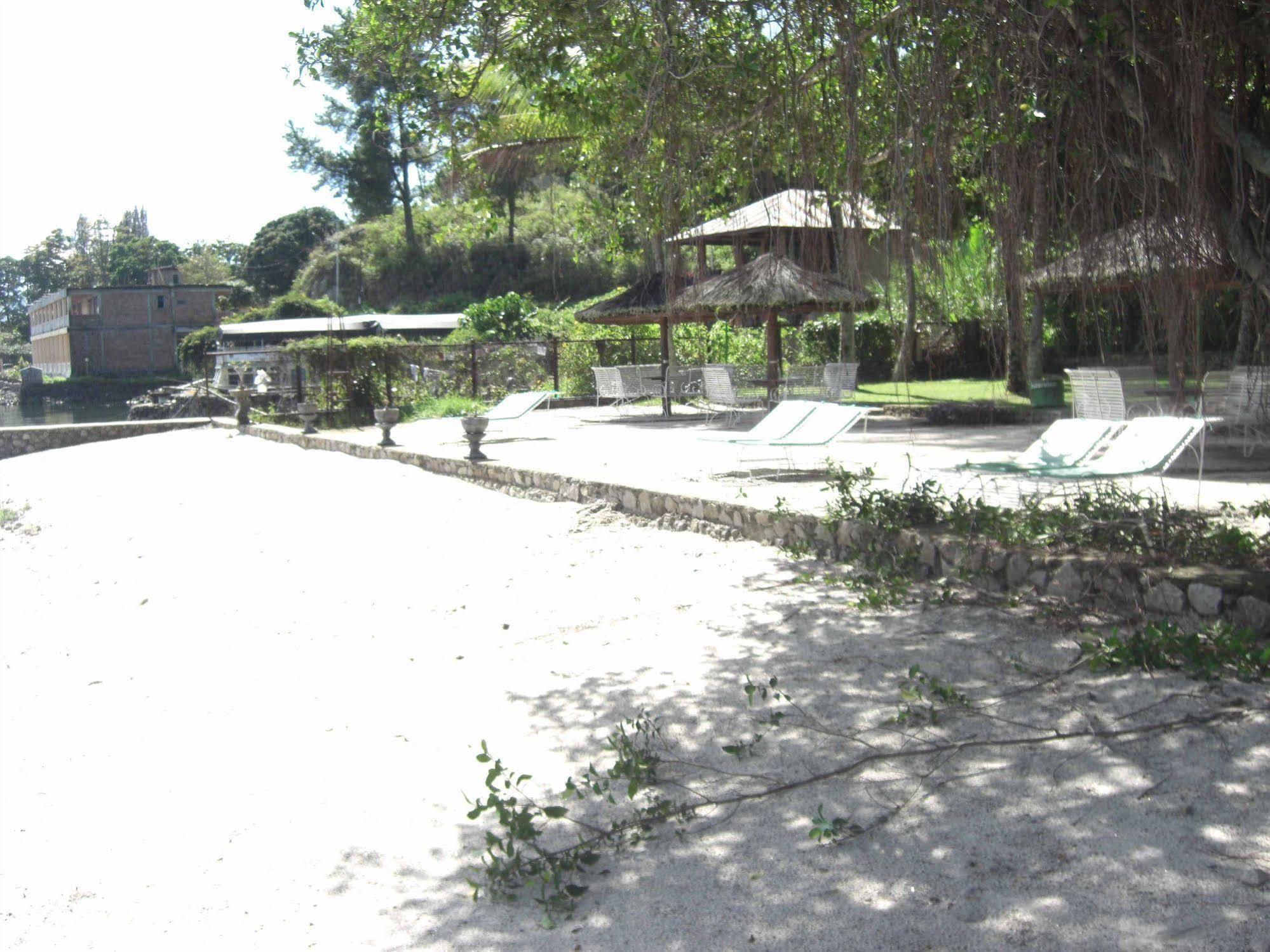 Hotel Pandu Lakeside Tuktuk Bagian luar foto